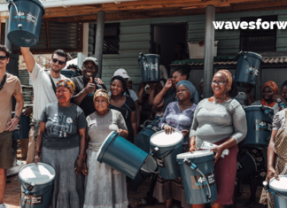 Campaña Waves For Water