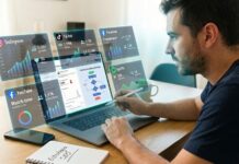 Por qué el algoritmo ignora buen contenido (y cómo darle impulso para evitarlo) Creador de contenido analizando el rendimiento de una publicación en redes sociales, con gráficos de alcance bajo y elementos visuales que representan cómo el algoritmo prioriza la interacción inicial.